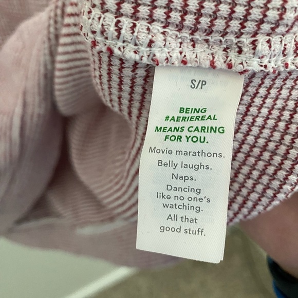 Aerie Women’s Cozy Red Oversized Sweater Size Small - Picture 4 of 5